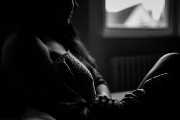 schwarz-weiß Boudoir Foto