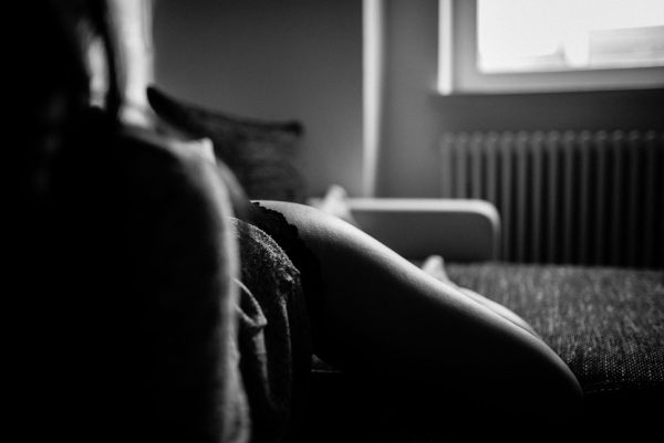 schwarz-weiß Boudoir Foto