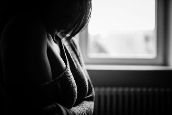 schwarz-weiß Boudoir Foto