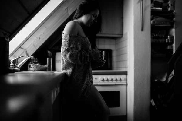 schwarz-weiß Boudoir Foto