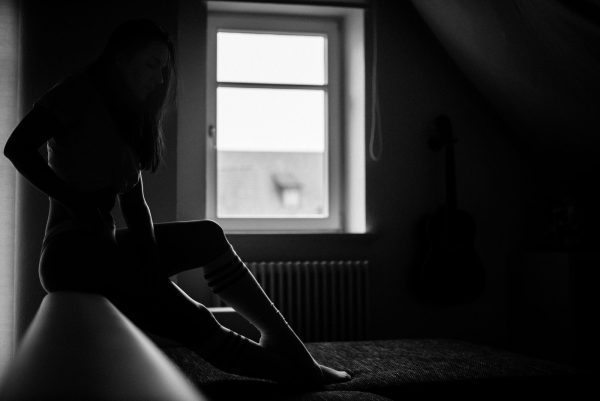 schwarz-weiß Boudoir Foto