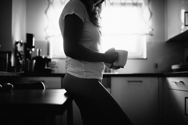 schwarz-weiß Boudoir Foto