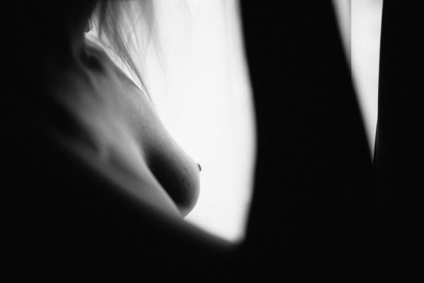 schwarz-weiß Boudoir Foto