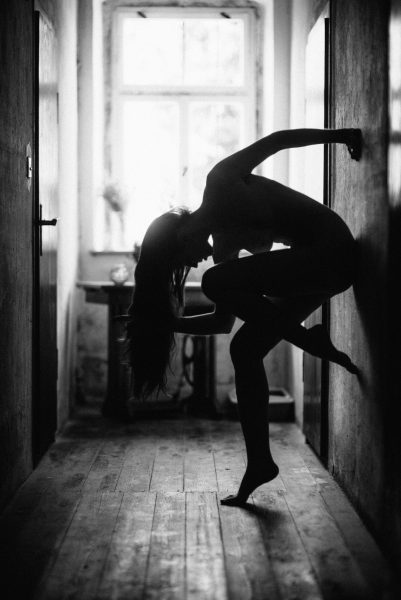 schwarz-weiß Boudoir Foto