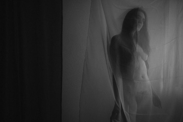 schwarz-weiß Boudoir Foto