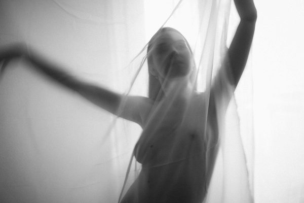 schwarz-weiß Boudoir Foto